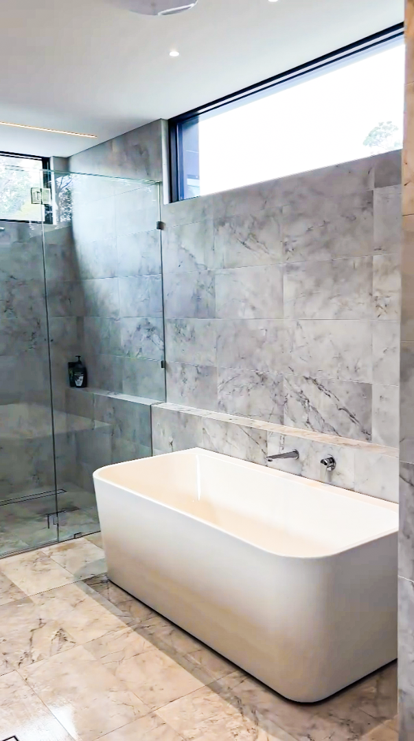 Quindalup Cleaners - Bathtub & Tile Deep Cleaning